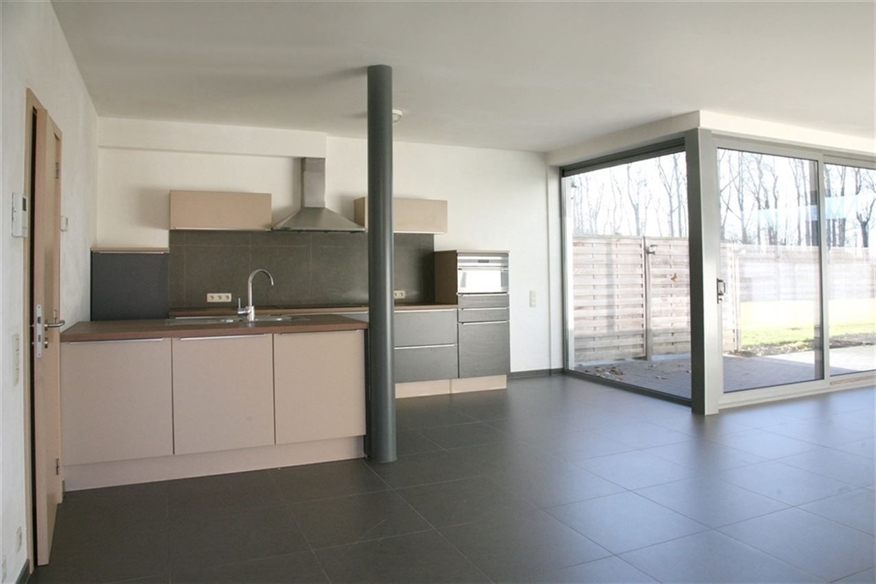 Gelijkvloers appartement met lichtrijke leefruimte, terras en garage foto 3
