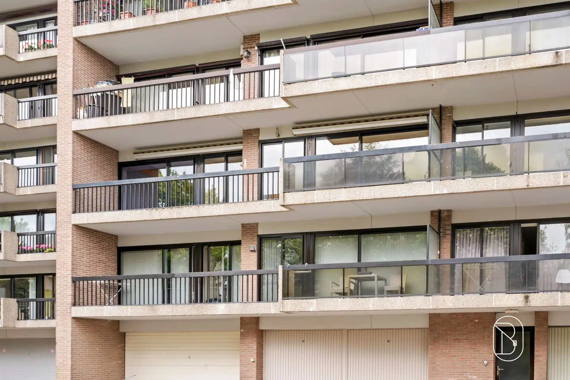 Ruim appartement met terras, groen zicht en parkeerplaats! foto 2