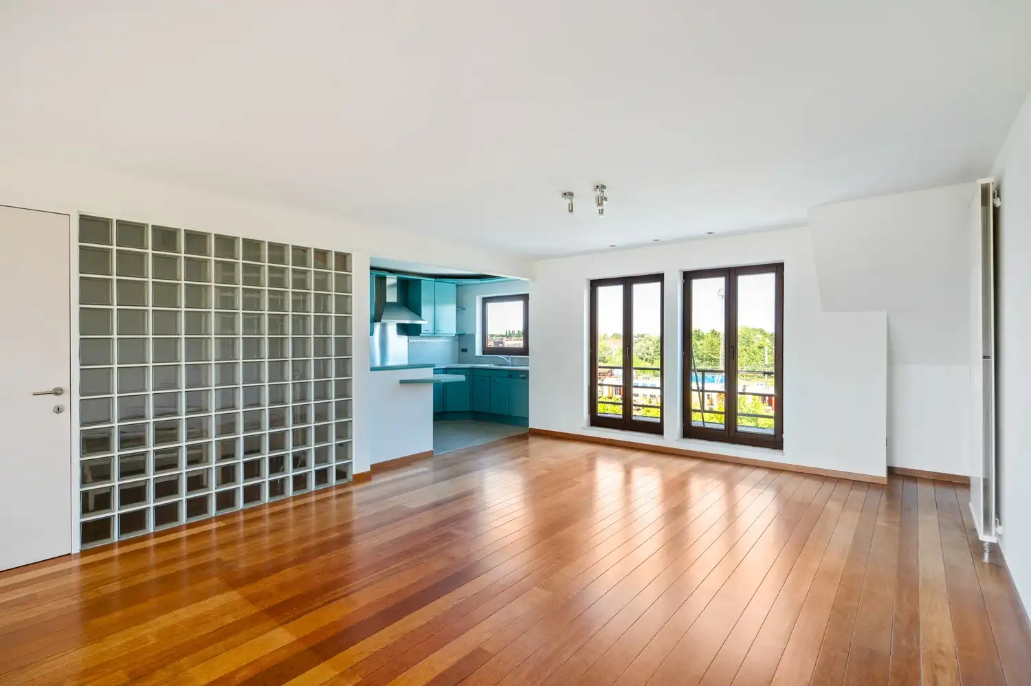 Triplex penthouse met 2 slaapkamers, ruim zonneterras en garagebox te Lier foto 2
