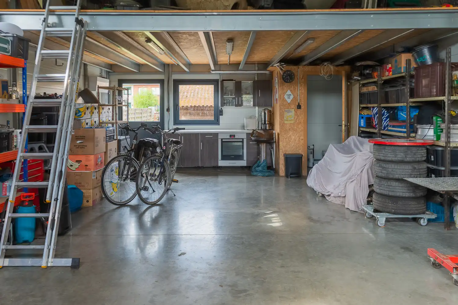 Halfopen woning op een perceel van 532 m² met ruime garage/werkplaats foto 29