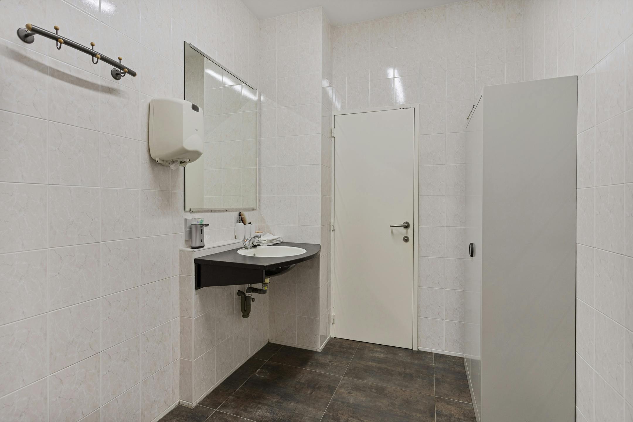 Polyvalent gebouw met woning te koop te Brecht! foto 22