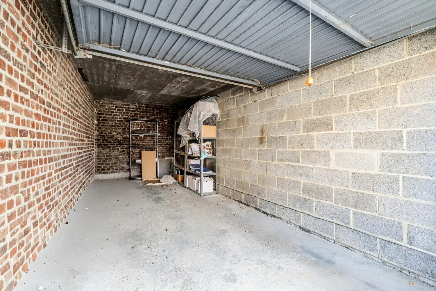 Volledig gerenoveerd 2-slaapkamerappartement met garage in Sint-Pieters-Leeuw foto 17