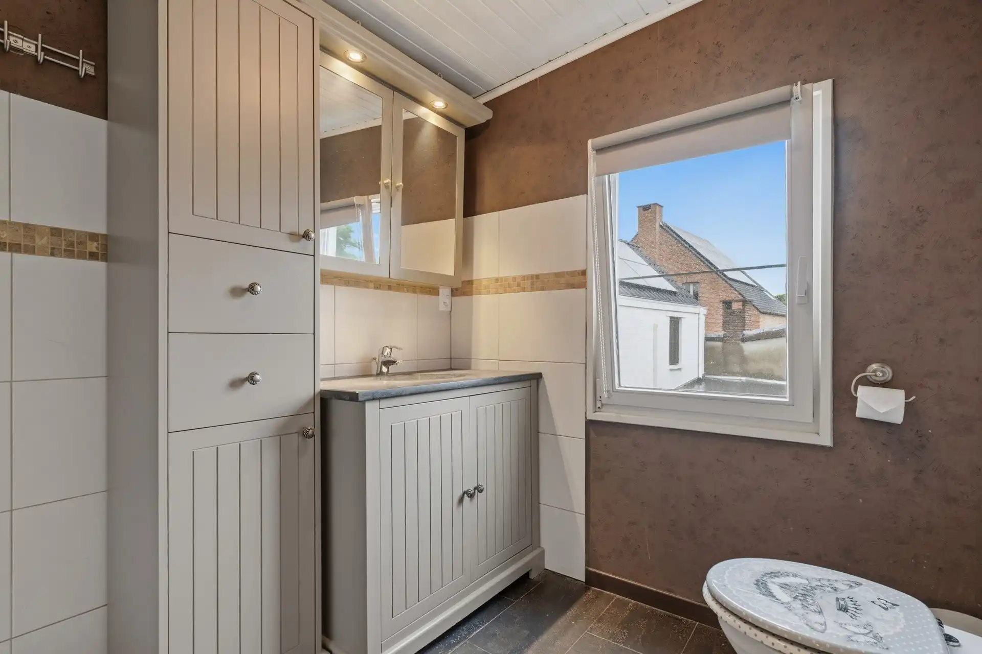 Energiezuinige woning met 3 slaapkamers, aparte garage en fraai aangelegde tuin op rustige ligging te Berlare foto 24