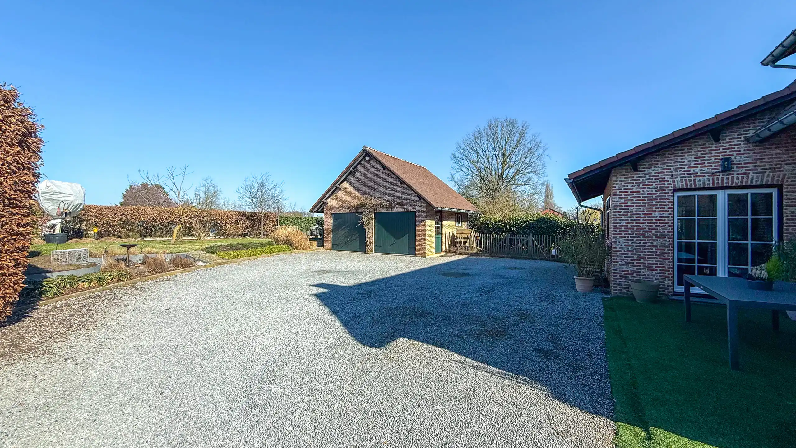 Instapklare gezinswoning met 5slpks, dubbele garage en tuin! foto 41