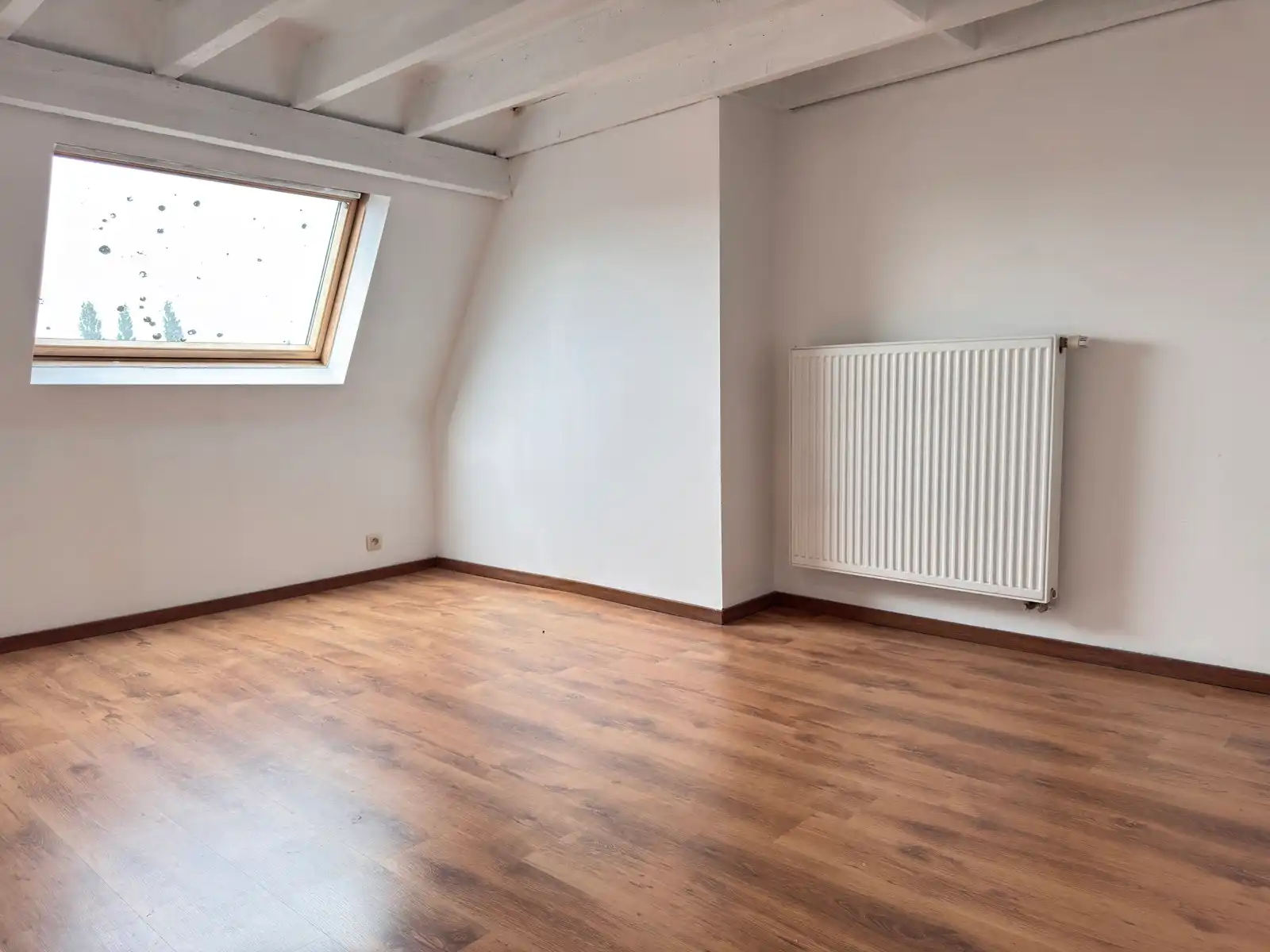 Ruim duplex-appartement met twee slaapkamers te Gistel. foto 7