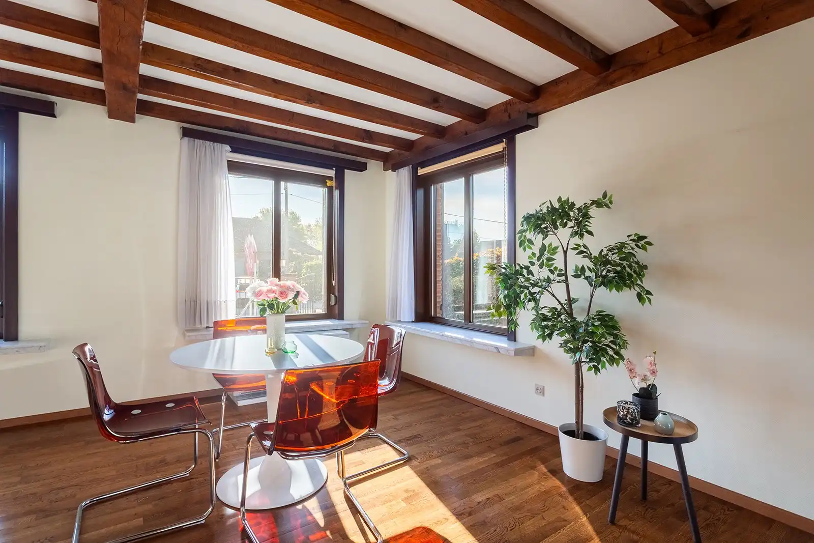 Karaktervol huis in een residentiële wijk foto 4