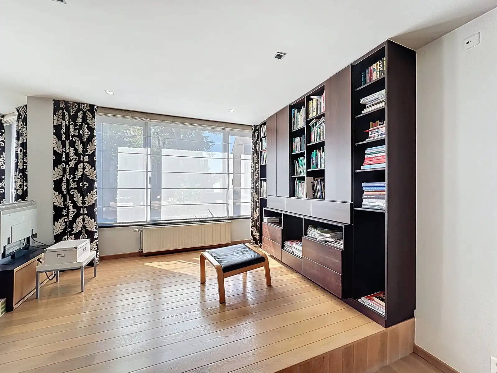 Prachtig HERENHUIS (5 slpk, EPC-D) + apart KANTOORGEBOUW + diverse MAGAZIJNEN in centrum KORTRIJK ! foto 4