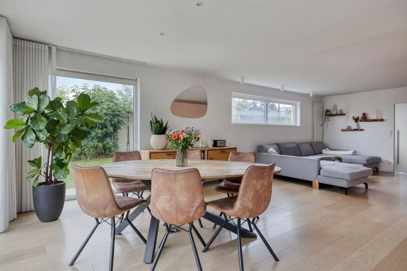 Halfopen bewouwing 5 slaapkamers met tuin  foto 4