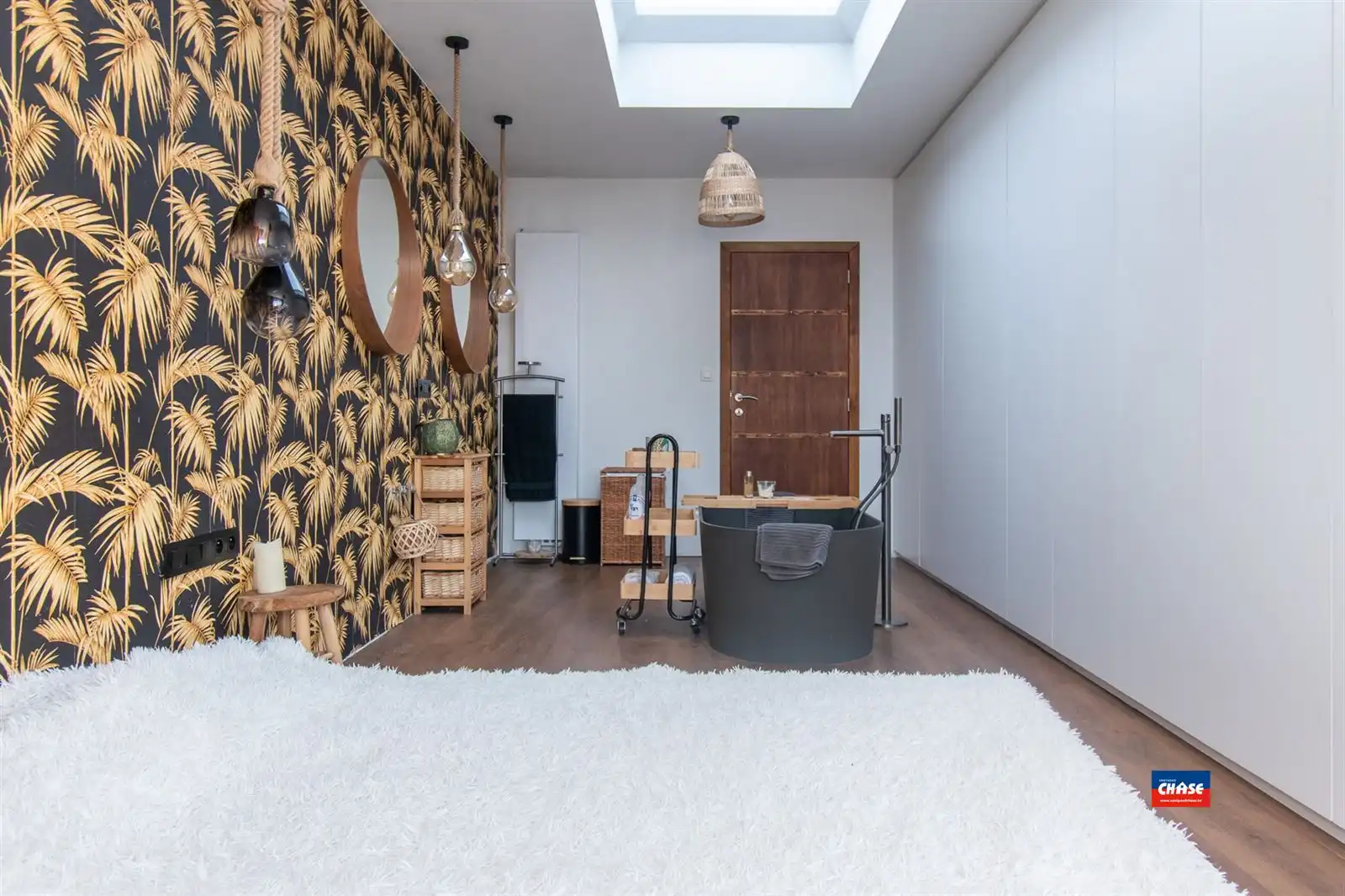 Bel-étage met 4 slaapkamers, 2 badkamers, kantoorruimte, garage en tuin. foto 11