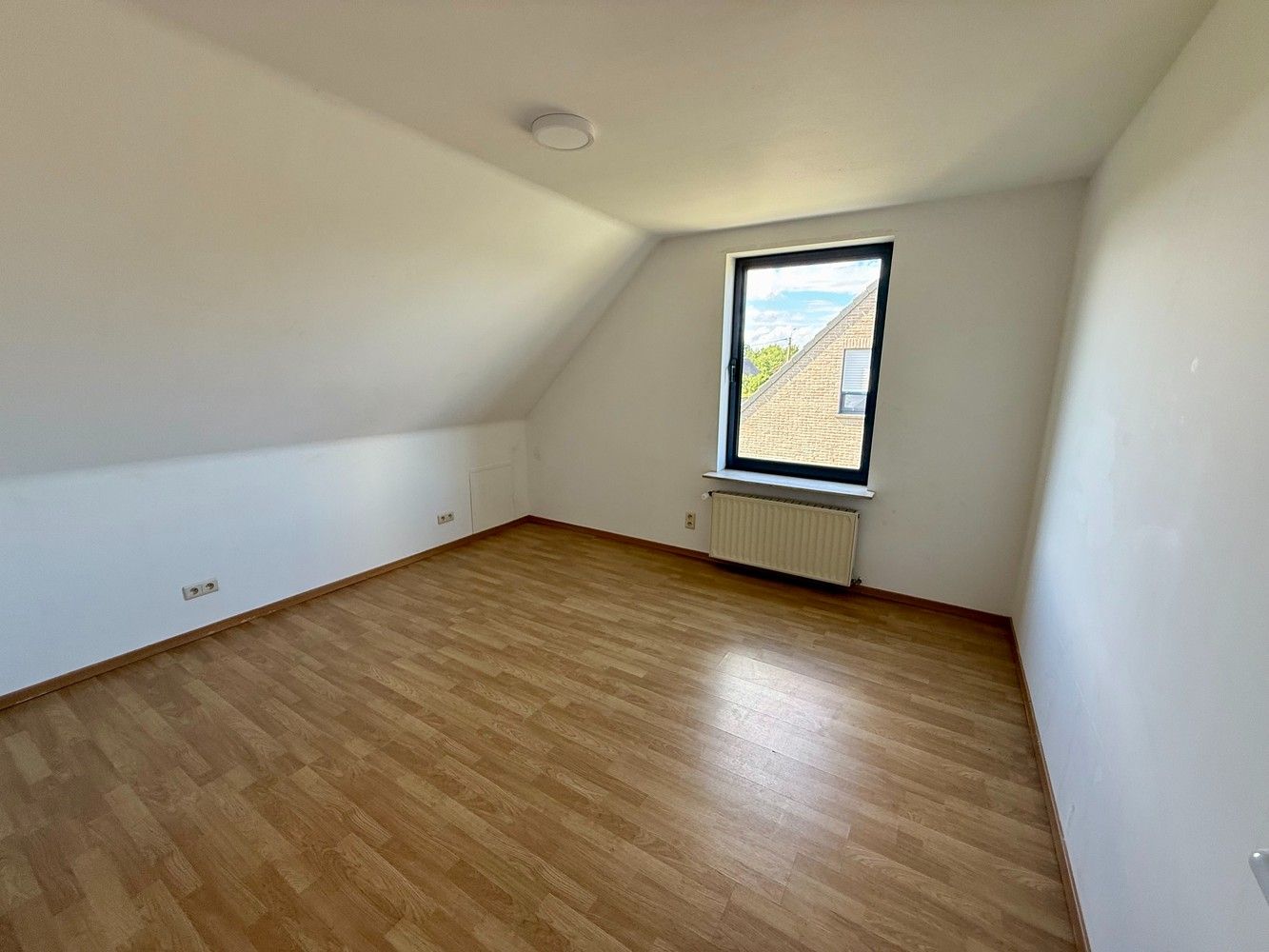 Ruime villa met 4 slaapkamers te huur! foto 7