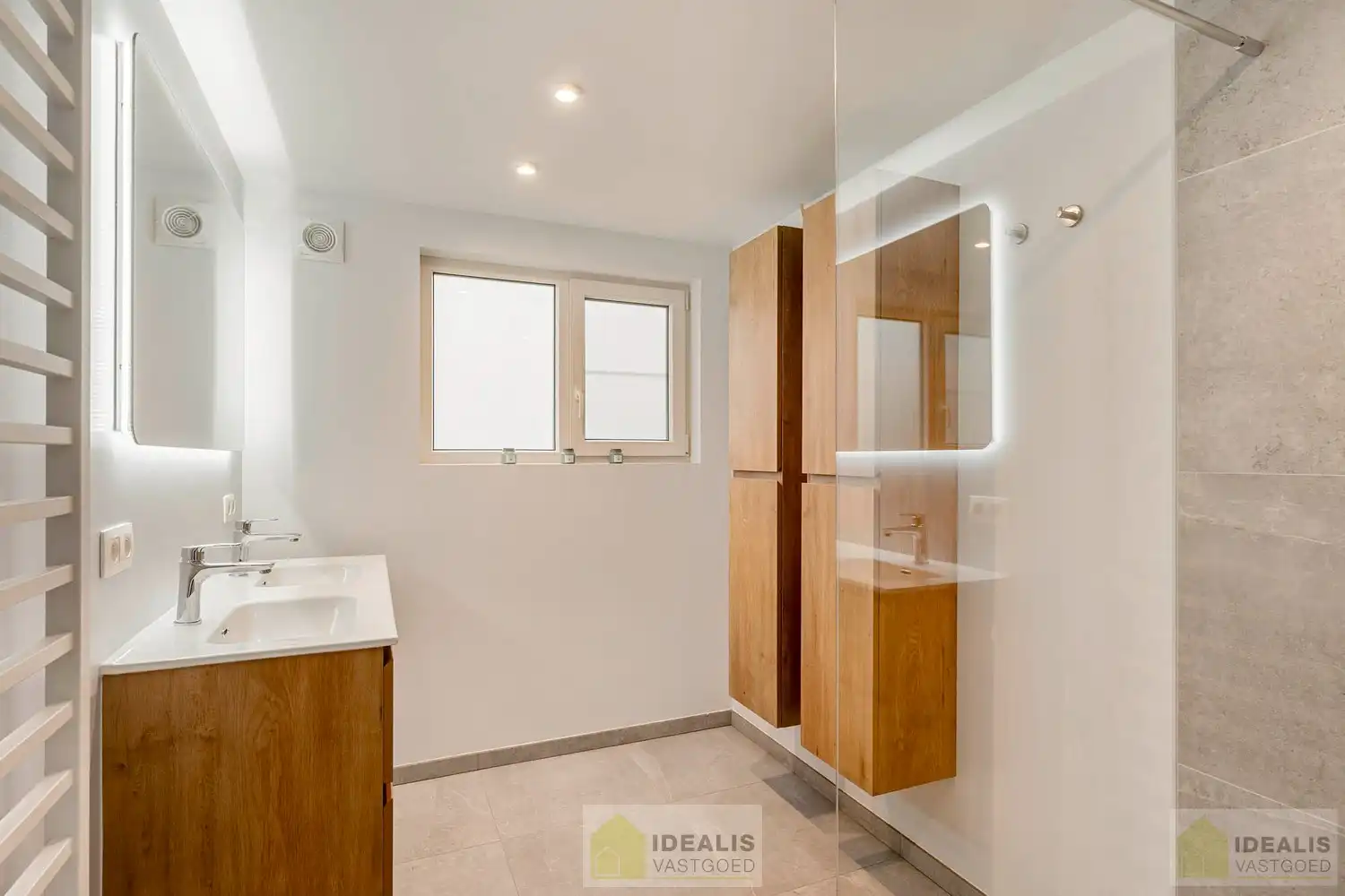 IDEALIS VASTGOED – Schitterend volledig vernieuwde woning met een heerlijke open leefruimte, luxe keuken, 3 ruime slaapkamers, twee badkamers én een ruime wasplaats! Dit heerlijke huis bevindt zich op een perceel van maar liefst 7a 94ca vlak bij het centrum van Eksel - EEN MUST VISIT! - foto 21