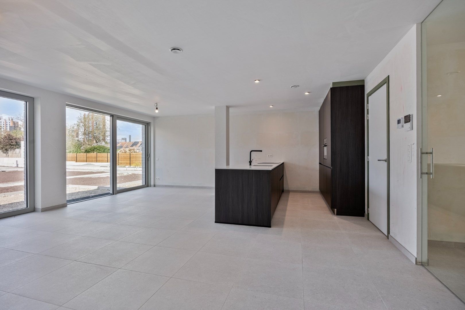 Luxueus gelijkvloers 3-slaapkamerappartement met tuin en terras! 6% BTW mogelijk  foto 11