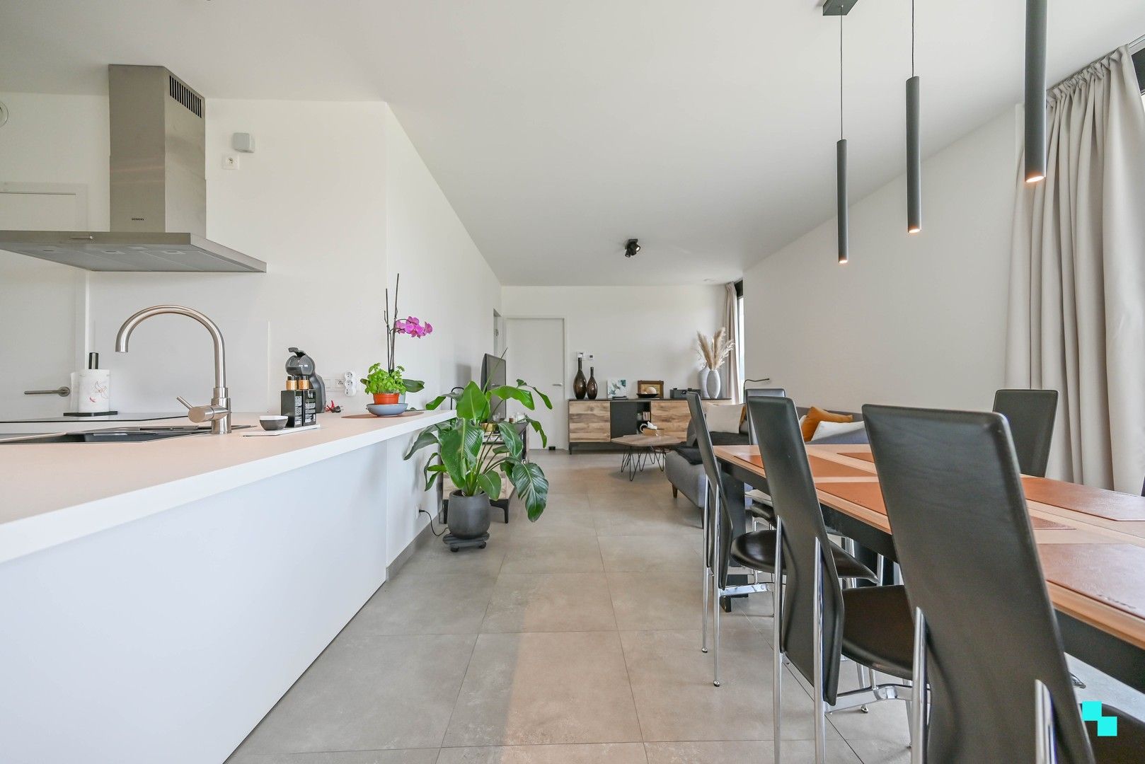 Bijna energieneutraal hoekapppartement aan kanaal Roeselare-Leie foto 7