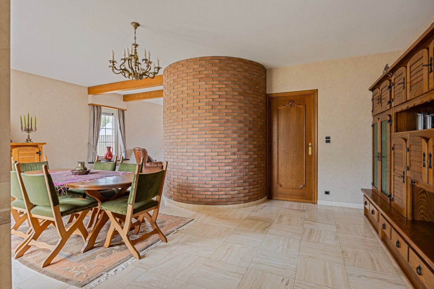 Ruime woning met 4 slaapkamers, bureau en hedendaags potentieel foto 4