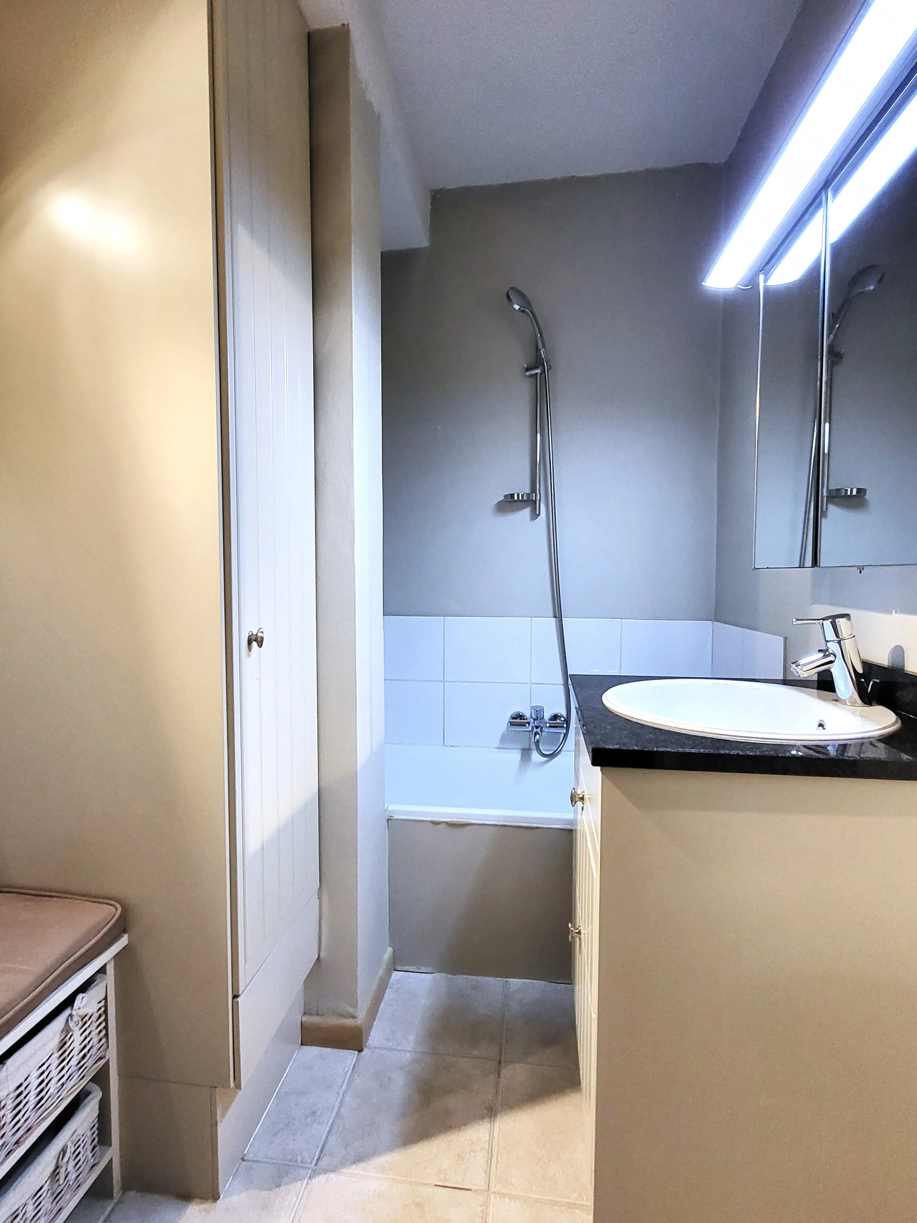 Dit prachtig gerenoveerde appartement uit 2010 is gelegen in het centrum van Zottegem, op de eerste verdieping van een verzorgd gebouw met lift.  foto 14