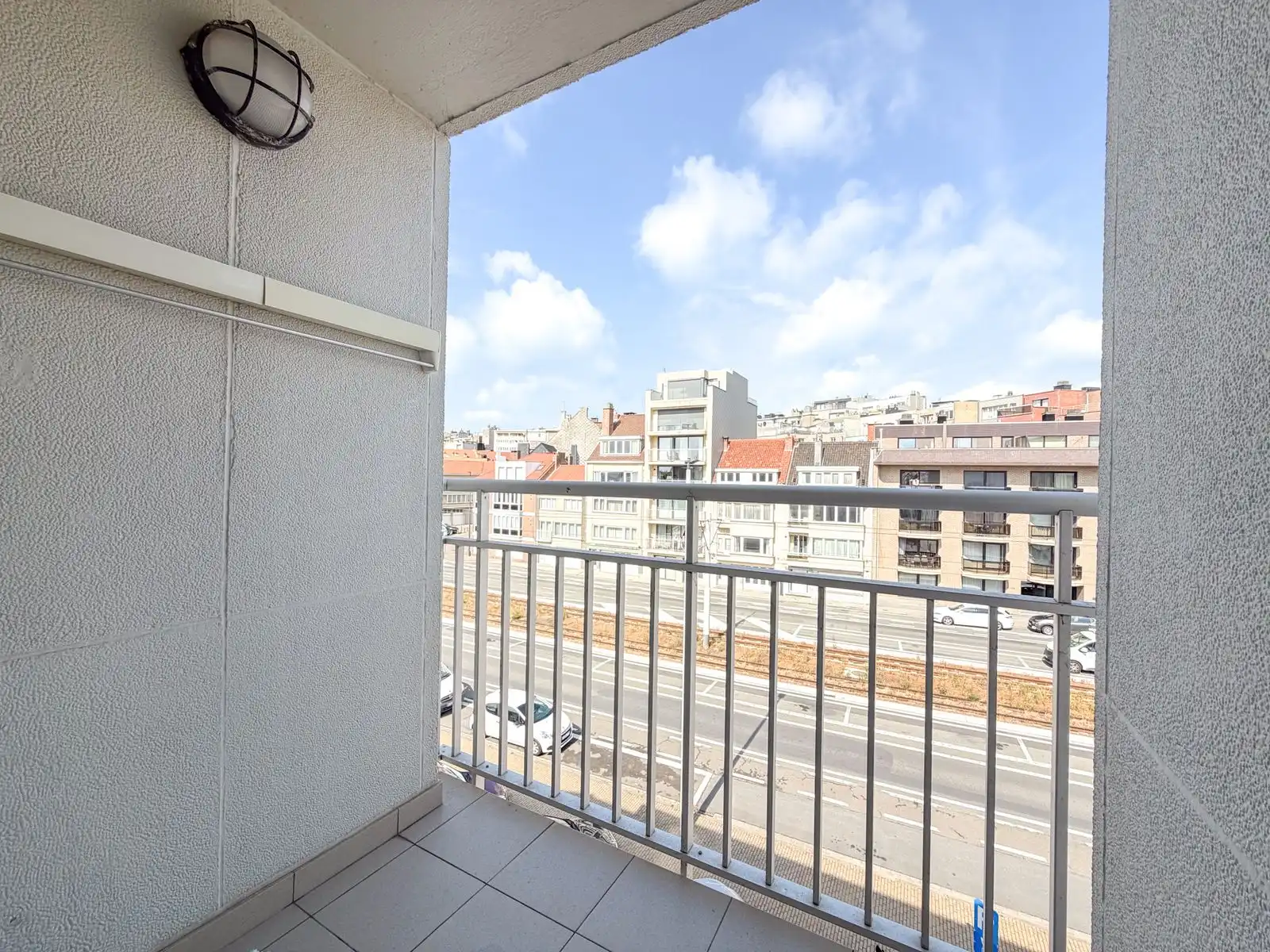 Fanstastisch ruim hoekappartement met 2 slpk én gemeubeld, pal aan zee foto 6