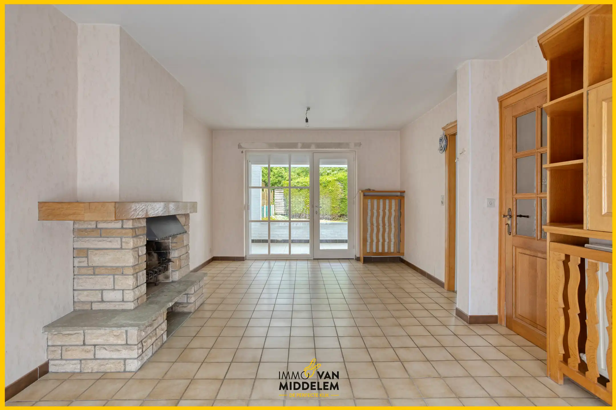 DEELS TE RENOVEREN WONING MET 3 SLPK, GARAGE EN TUIN foto 2