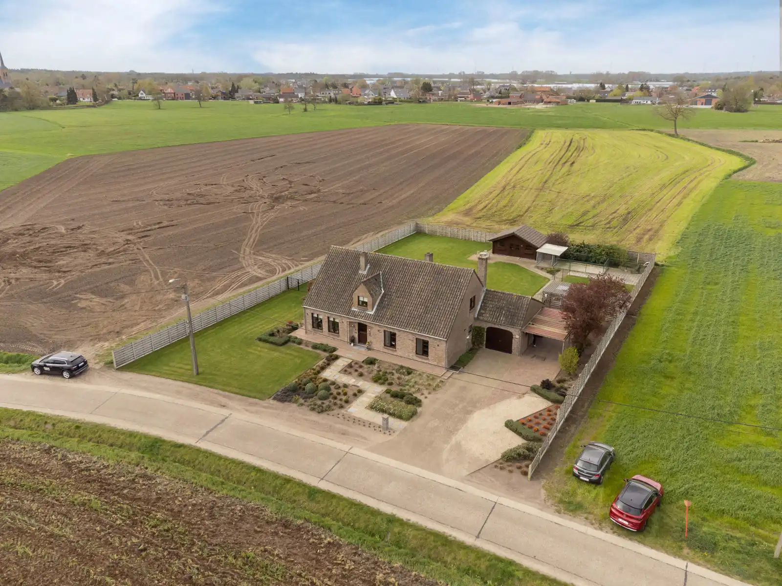 Hoofdfoto van de publicatie: Rustig gelegen gezinswoning met 5 slaapkamers op een perceel van 1.782m².