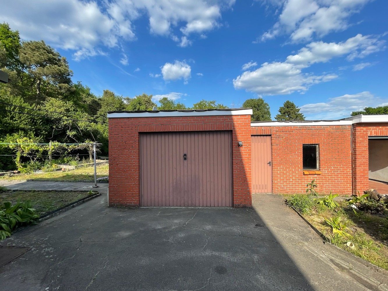 Genk, Gansenwijer 12. Ruime woning met 4 slaapkamers, bureau, veranda, garage, tuinhuis en grote tuin op een perceel van 27a 08ca. foto 5