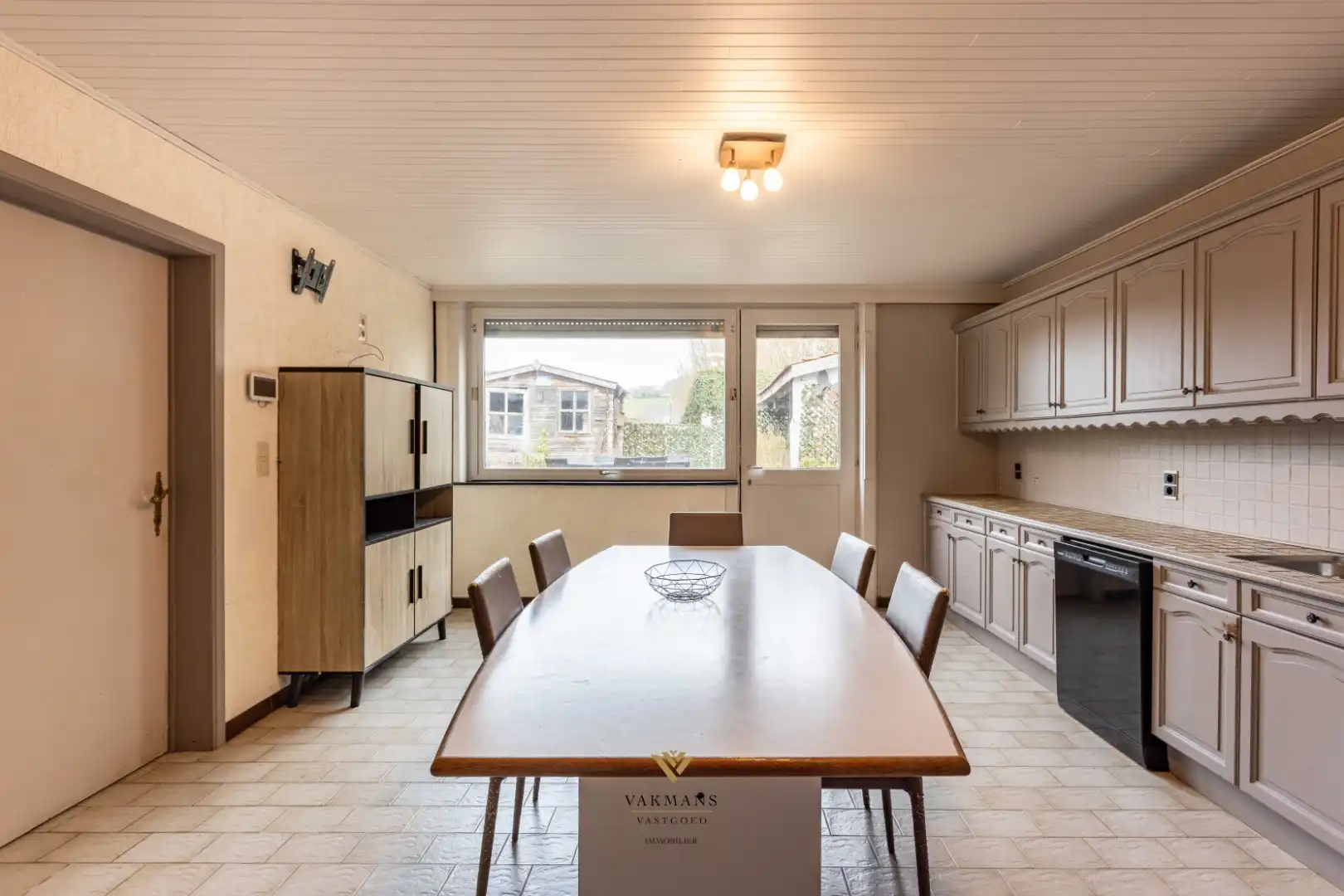 Ruime en charmante alleenstaande woning met 5 slaapkamers en 2 badkamers foto 13