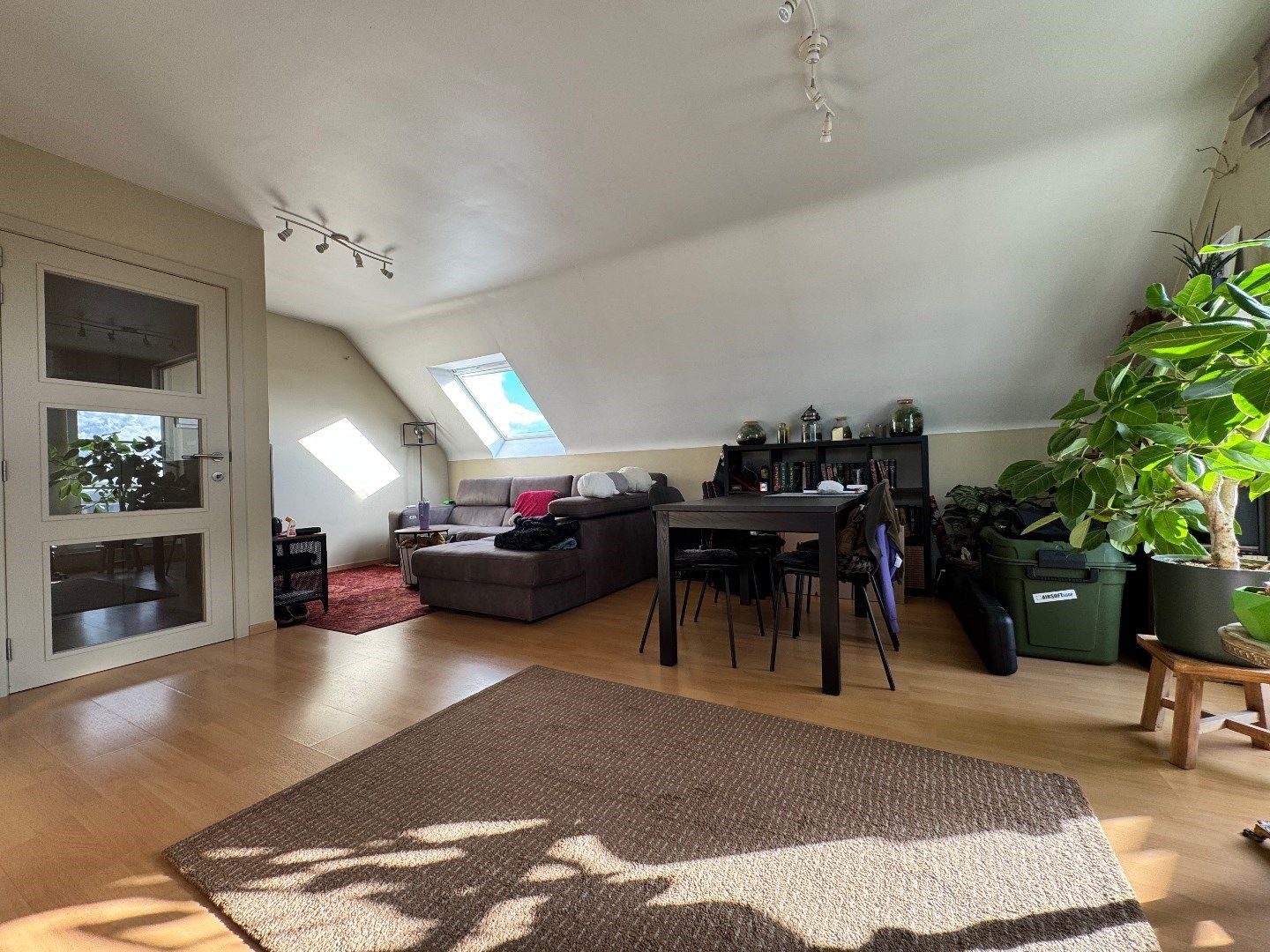 Instapklaar appartement met 2 slaapkamers te Aartrijke foto 6