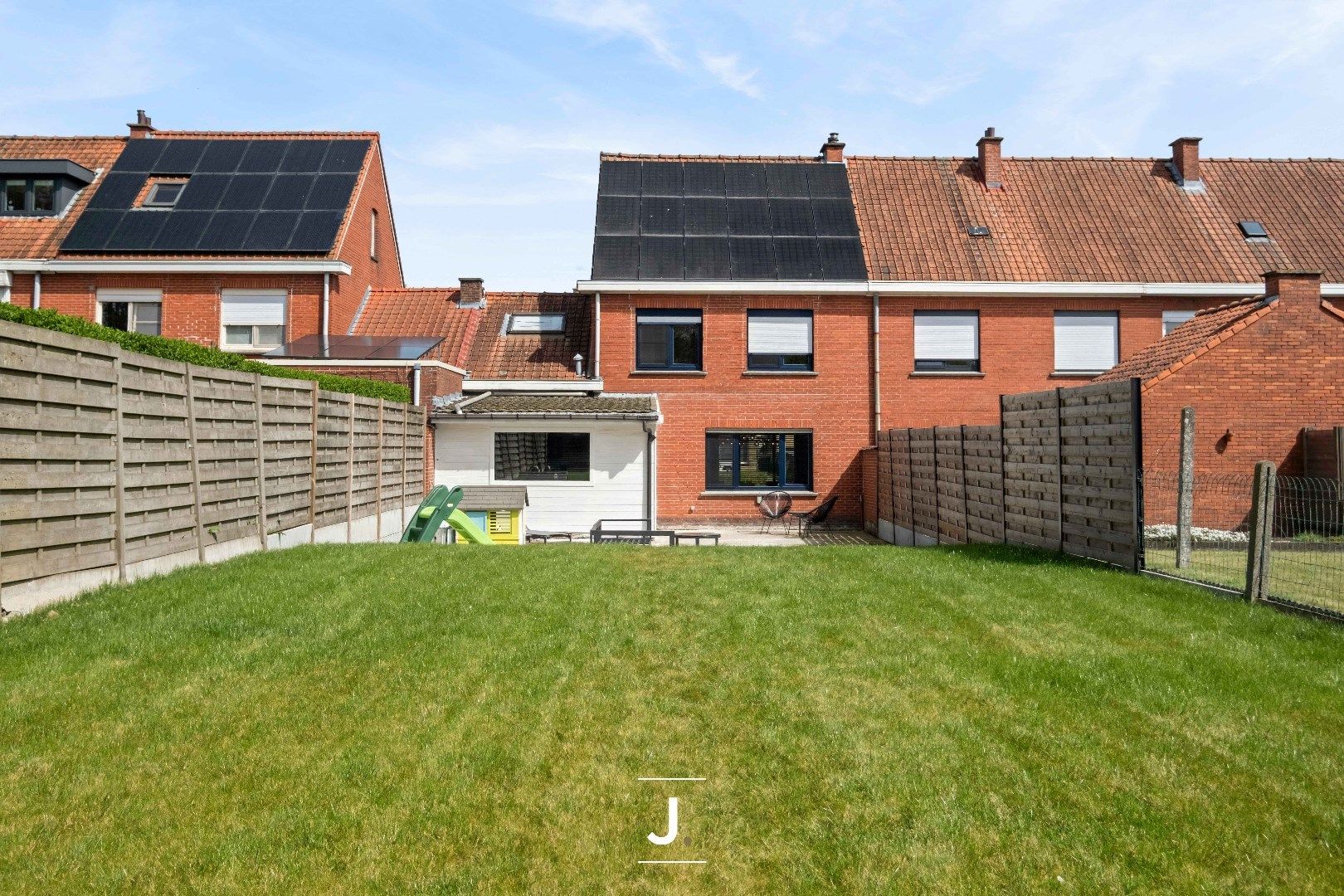 Instapklare gezinswoning met vier slaapkamers, zonnige tuin, grote garage en tal van extra’s – volledig gerenoveerd in 2019 foto 26