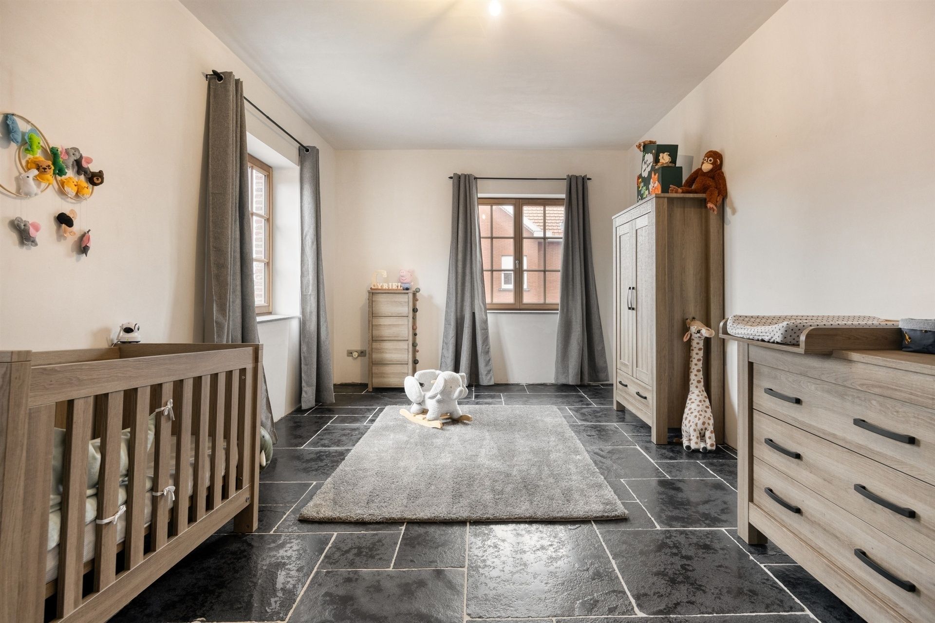 Volledige gerenoveerde woning met loods foto 31