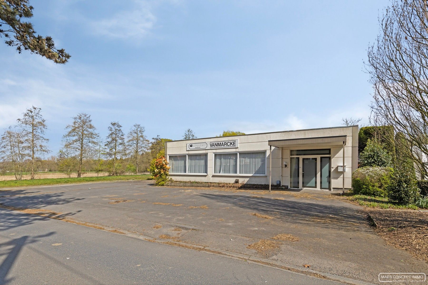 Te koop magazijn met bureaus en grote parking te Anzegem foto 8