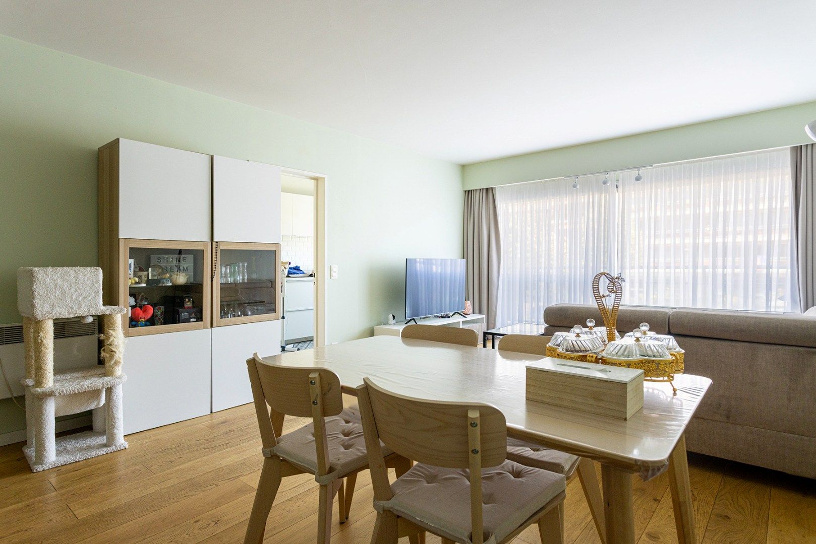 Instapklaar 1 slaapkamer appartement met terras en garagebox! foto 4