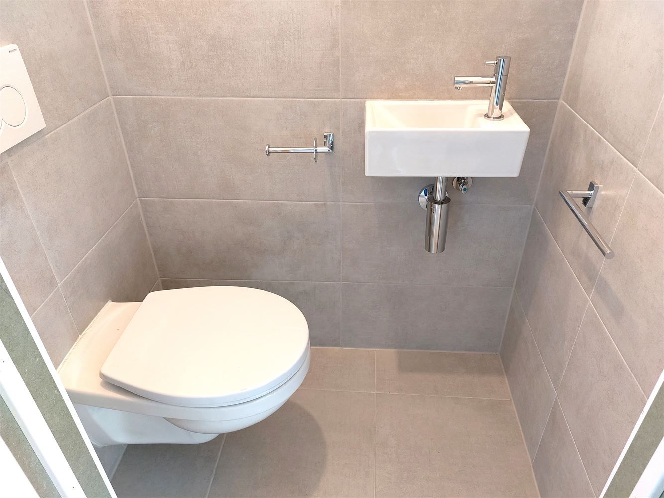 Nieuwbouw luxe appartment met autotaanplaats en fietsenberging foto 14