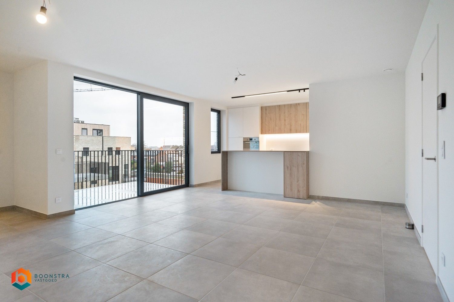 Energiezuinig nieuwbouwapp. met 2 slpkrs, bureau en parking foto {{pictureIndex}}