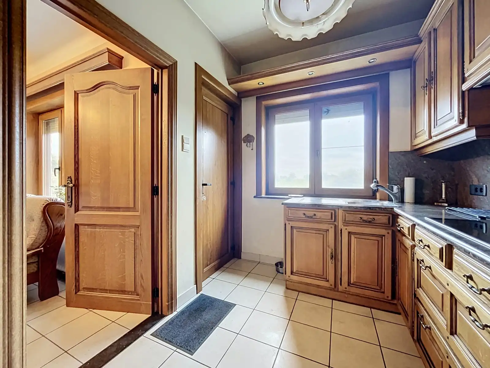 Vrijstaande woning met ruime tuin op toplocatie foto 8