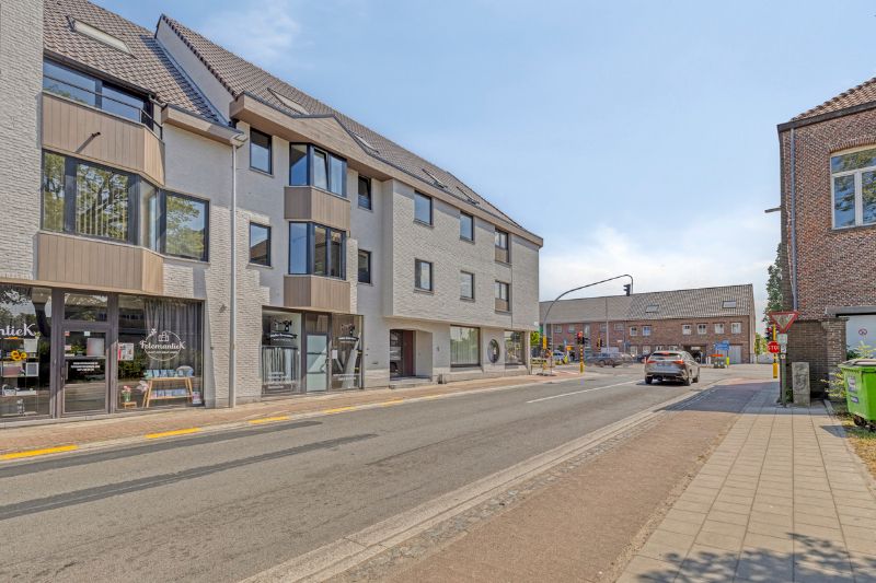 Stijlvol appartement te koop in hartje Zeveneken! foto 13
