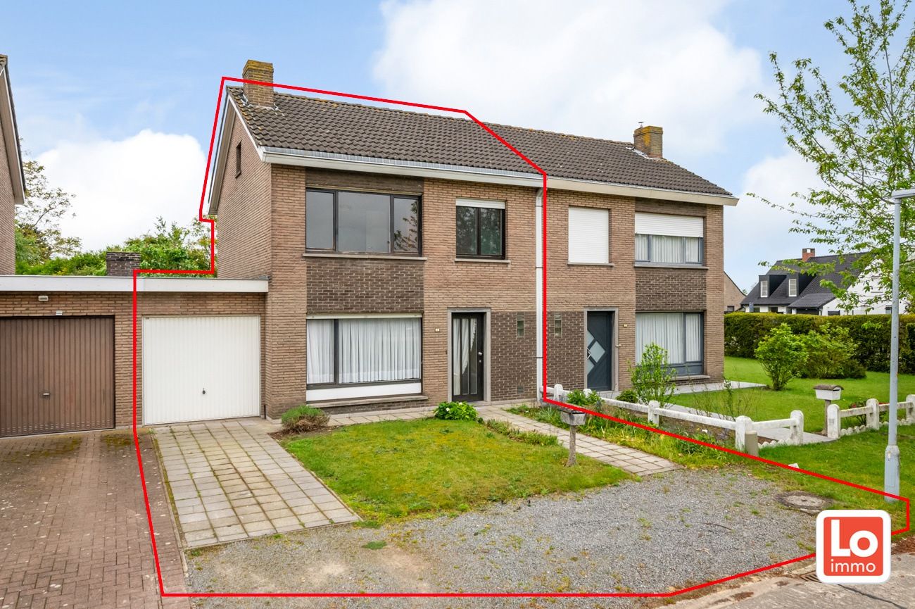 Hoofdfoto van de publicatie: VERKOCHT! Te renoveren halfopen woning met inpandige garage gelegen op een topligging in Lochristi!