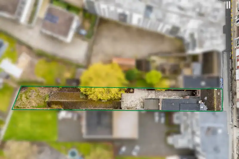 Karaktervolle interbellumwoning met loods nabij de Markt van Gavere foto 3