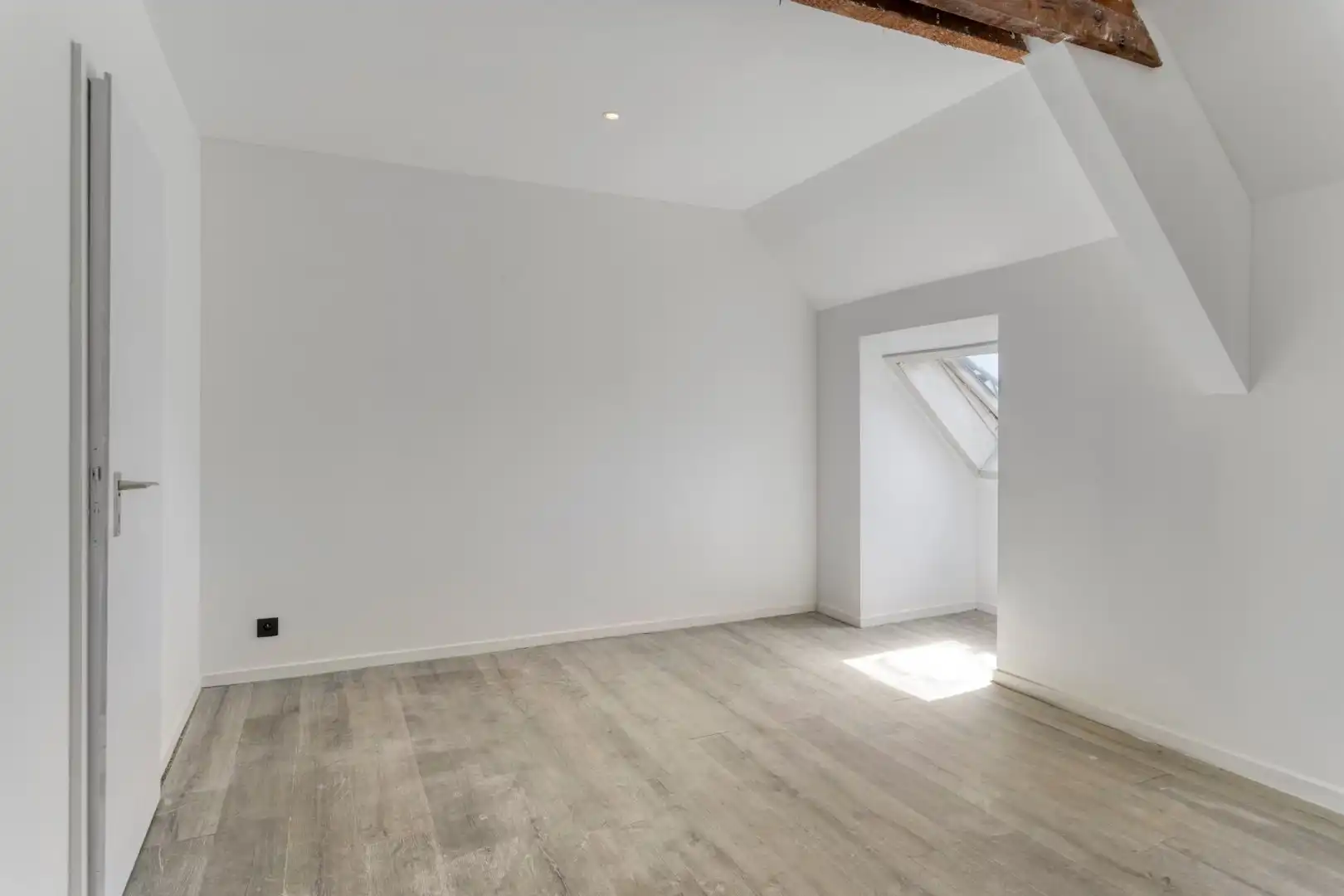 Instapklare handelszaak met appartement en gezellige binnenkoer foto 24