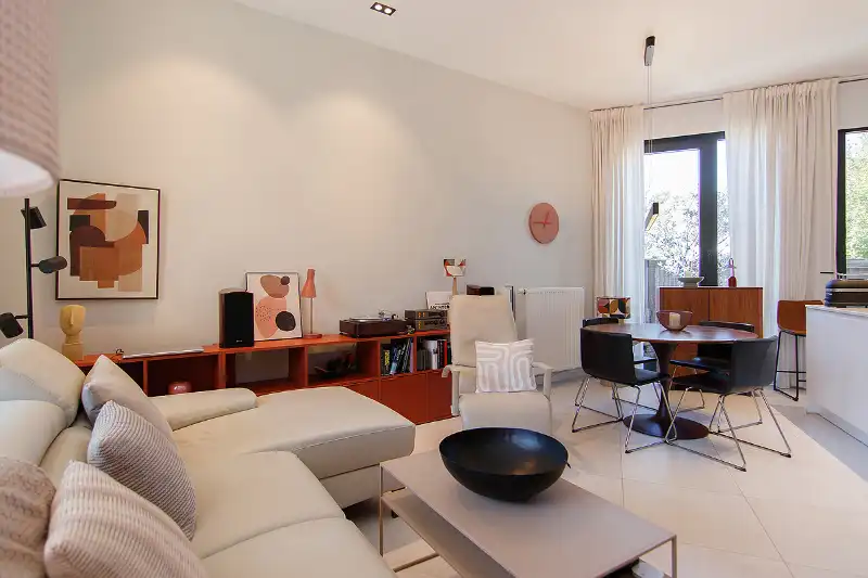 Luxueus ingericht appartement met 2 slaapkamers in de gezelligste straat van Genk foto 13