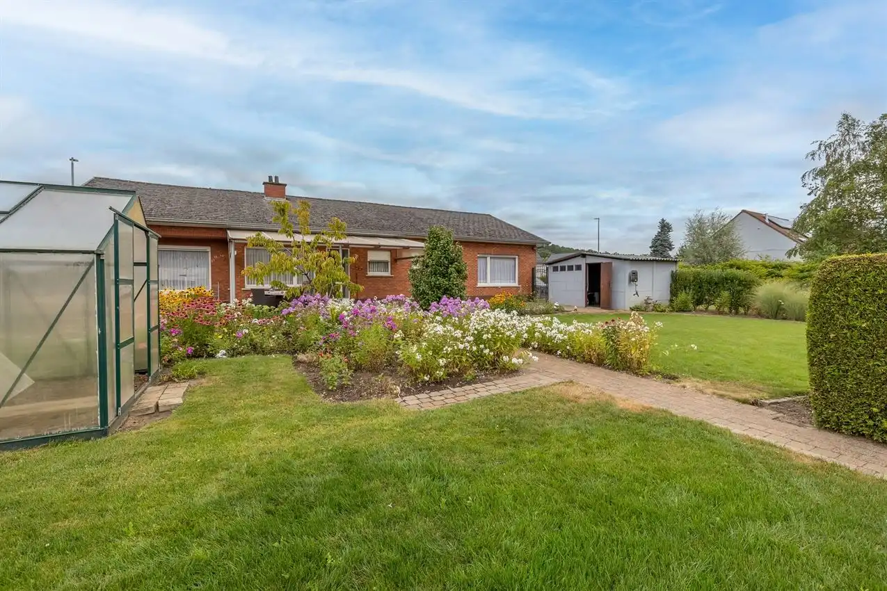Verzorgde woning met 3slpk, inpandige garage en tuin foto 3