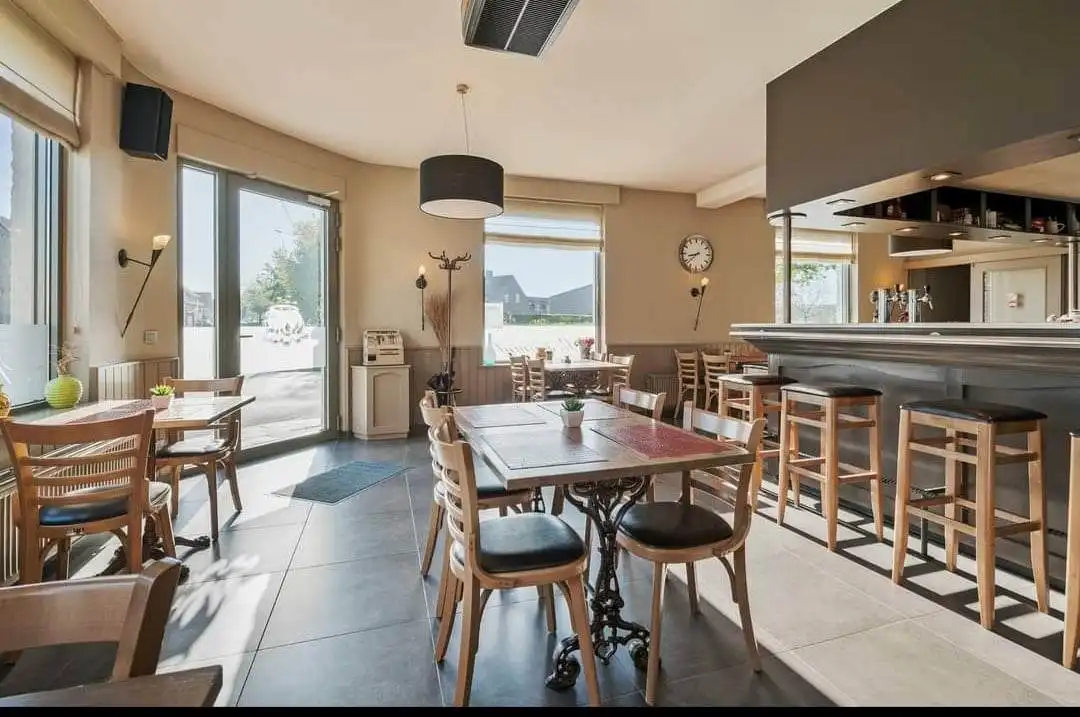 RESTAURANT + WONING MET TUIN EN GARAGE foto 9