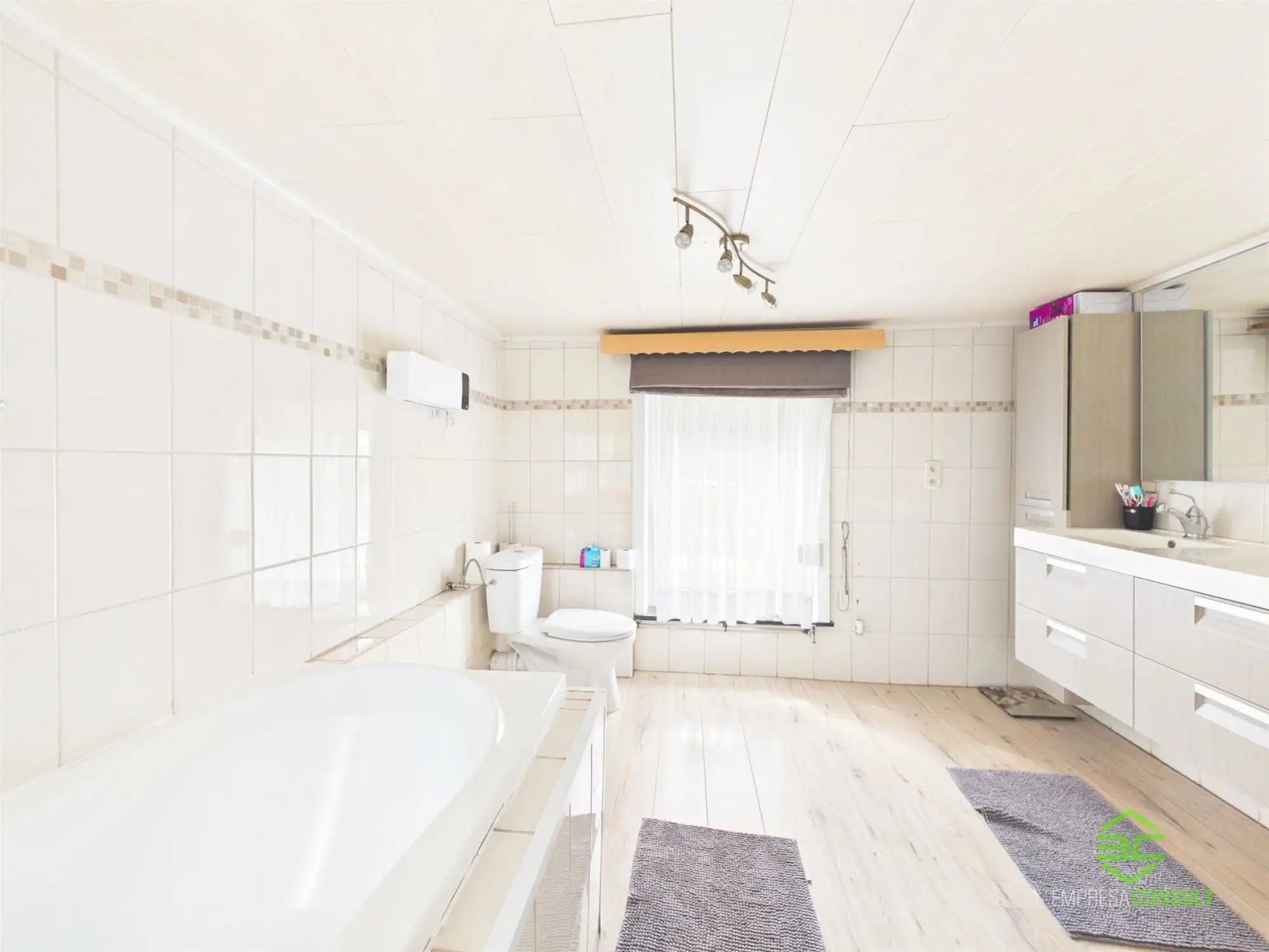 Instapklare gezinswoning op een ruim perceel van 11a 92ca! foto 16