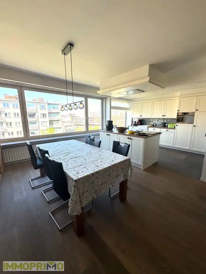 Zeer ruim en lichtrijk appartement te huur foto 8