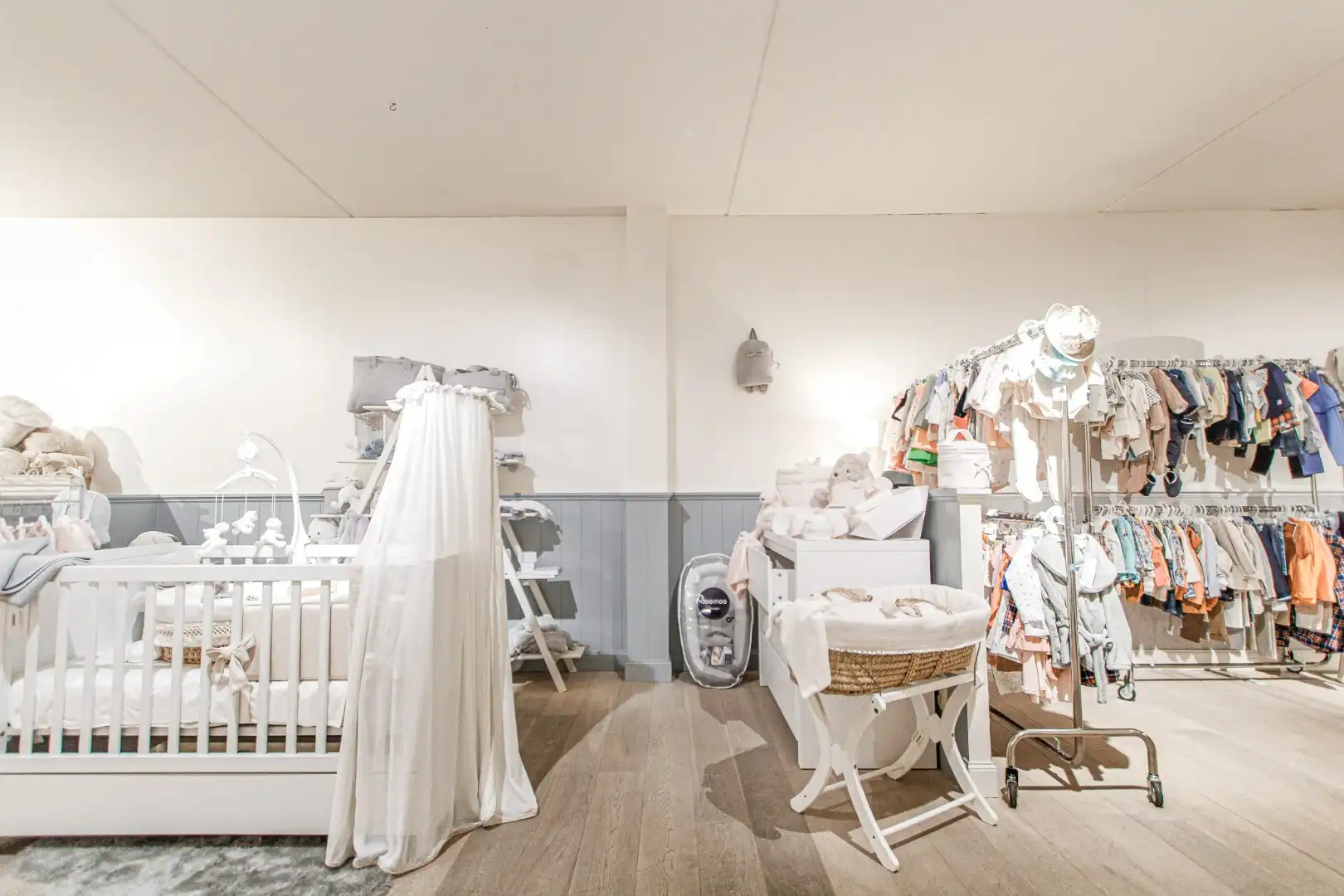 Zeer centraal gelegen handelspand op Lippenslaan 207, 306m² glv plus mezzanine, kelder en garage foto 7