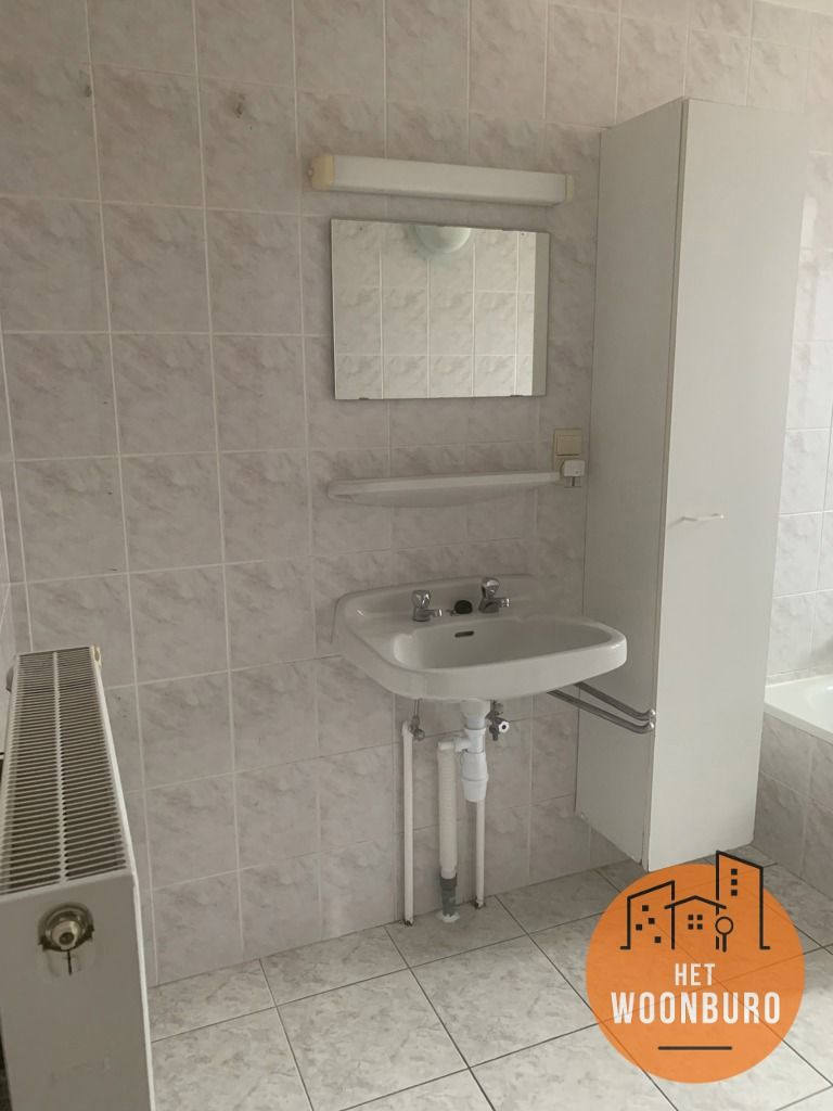 Appartement 1e Verd. + kelder + buitenstaanplaats foto 9