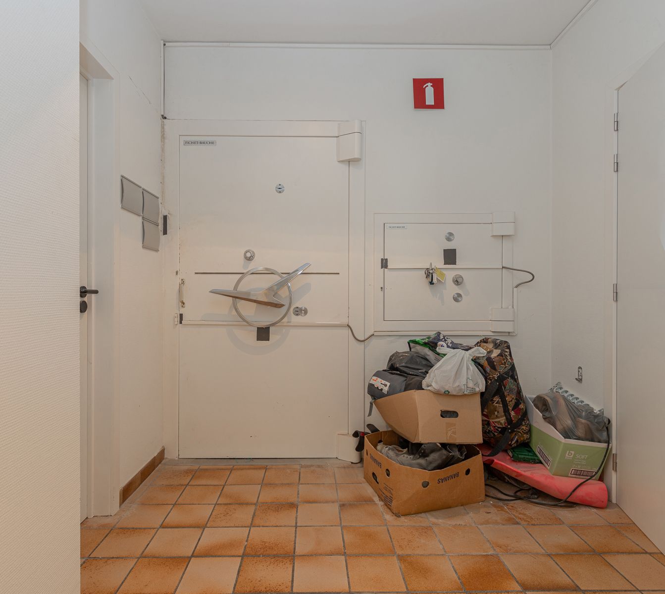 Polyvalent gebouw met appartement in hartje Malderen foto 6