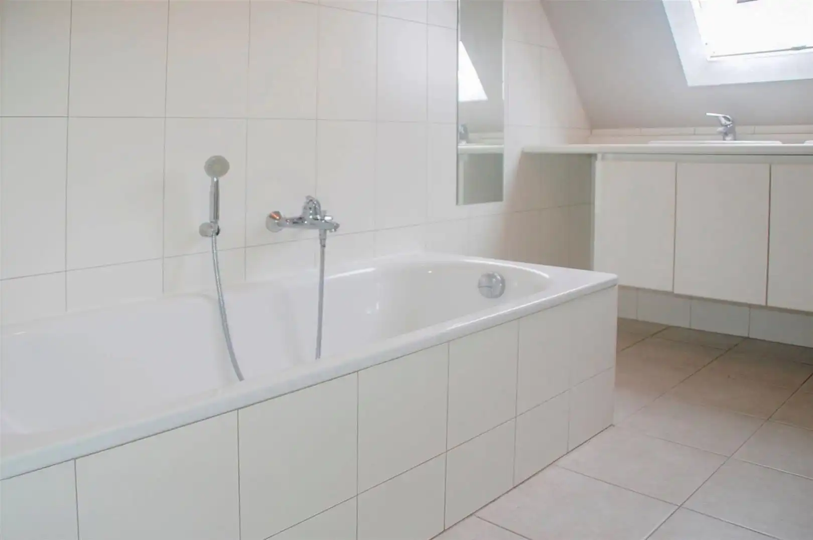Ruim éénslaapkamer appartement met garagebox! foto 7