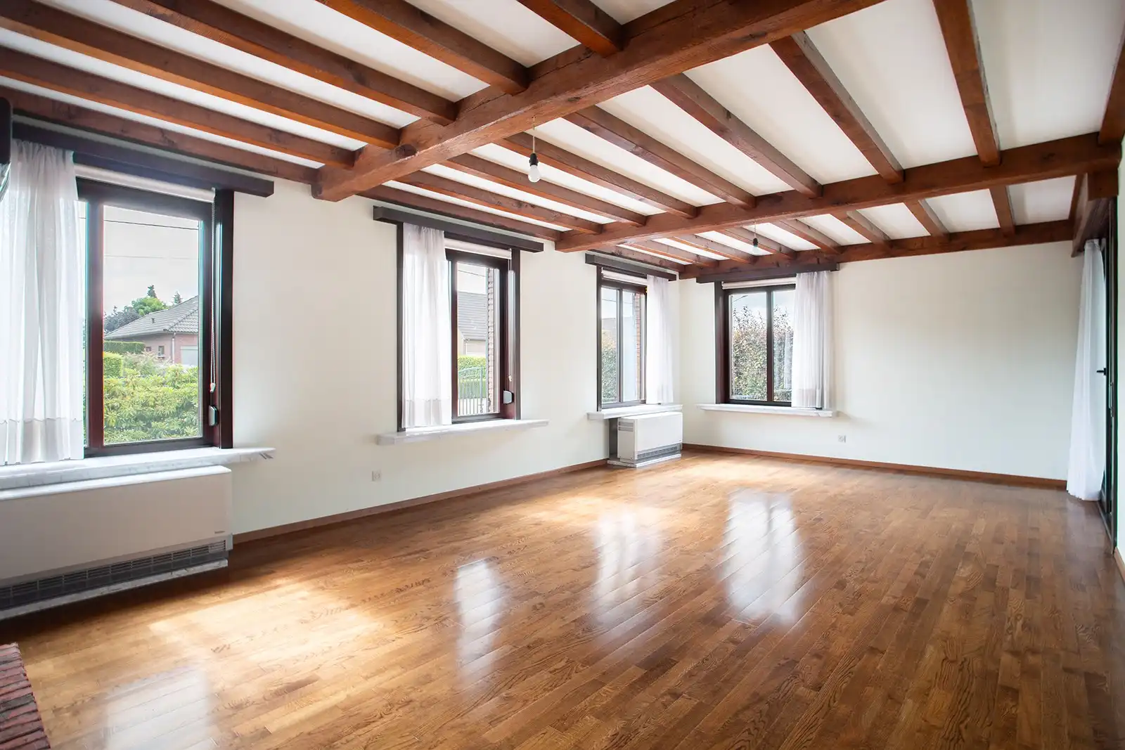 Karaktervol huis in een residentiële wijk foto 2