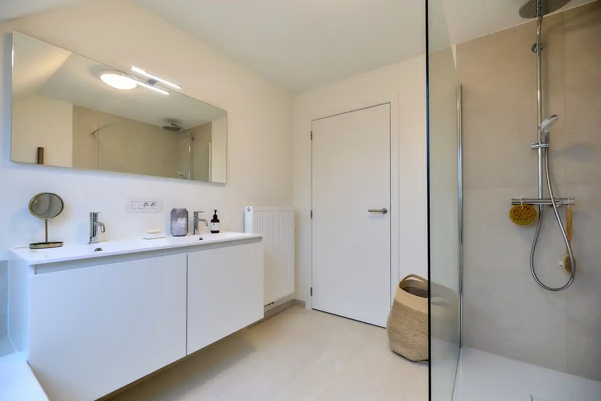 Afgewerkte halfopen nieuwbouwwoning te Roeselare foto 15