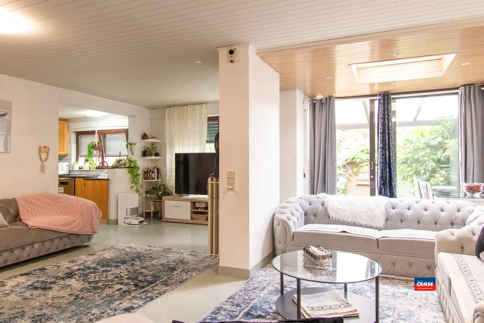 HOB met vier slaapkamers, tuin en garage foto 2