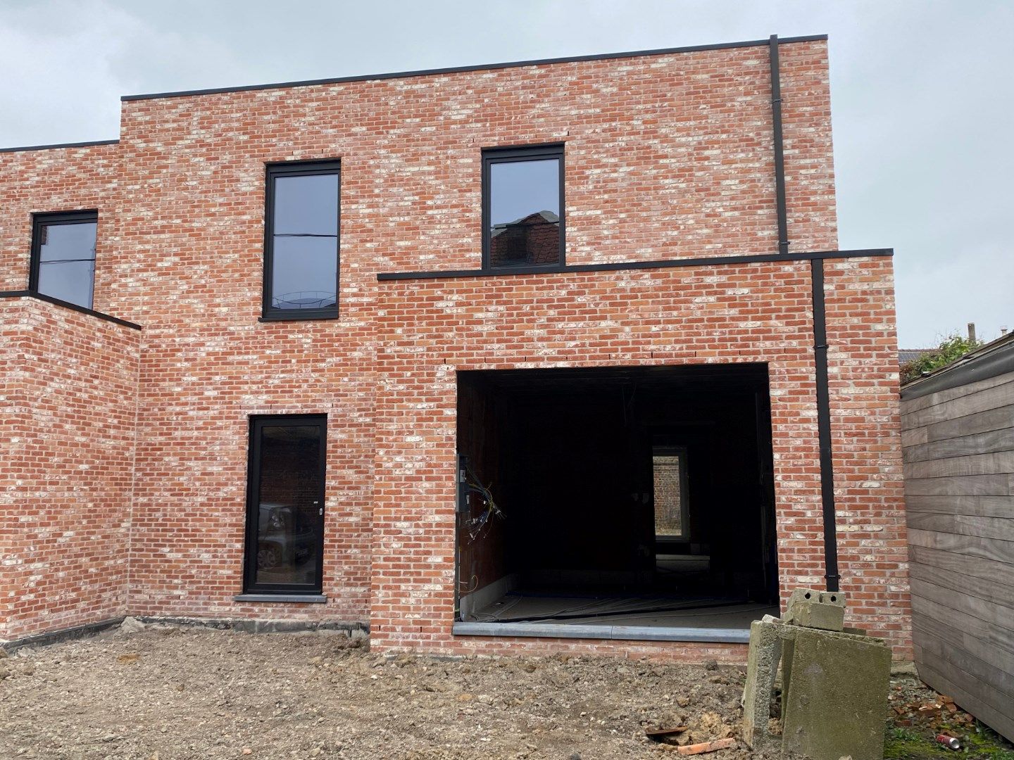 Ruime nieuwbouwwoning met 4 slaapkamers, tuin en inpandige garage in Avelgem. foto 2