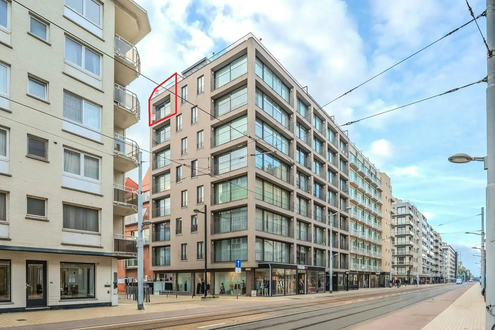 Lichtrijk duplex appartement met twee slaapkamers en groot terras! foto {{pictureIndex}}